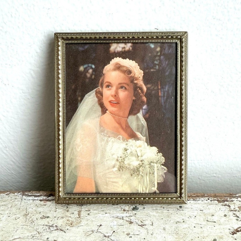 Vintage Gold Tone Picture Frame Wedding Portrait Bride‎ Veil Classic Elegant